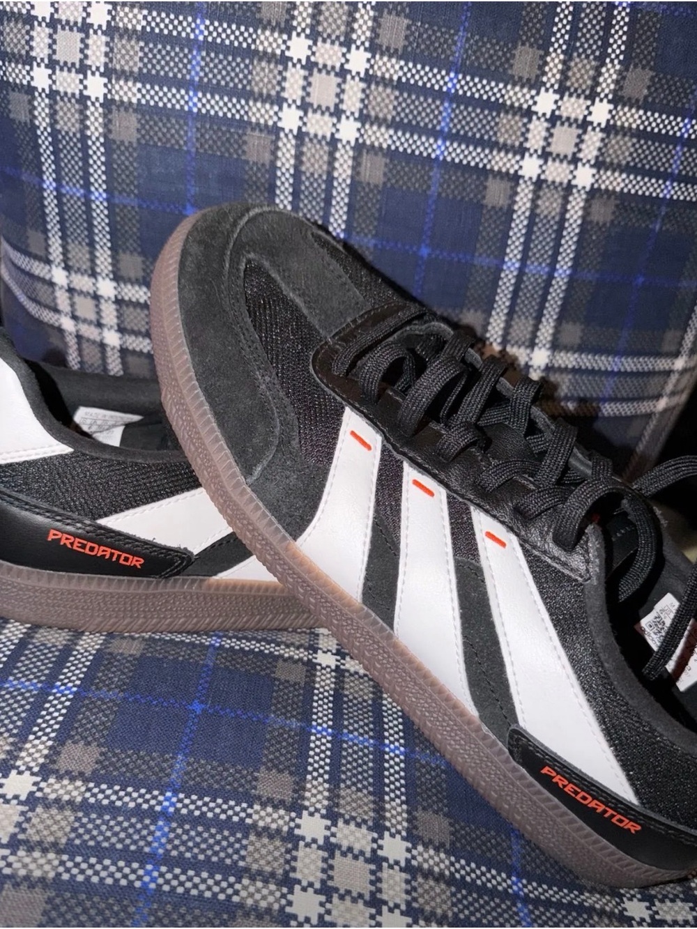 Men's Black and White Low-Top Sneakers